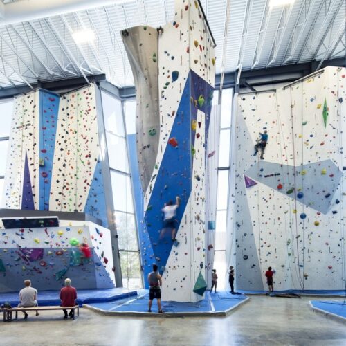 Allez up rock climbing gym / smith vigeant architectes