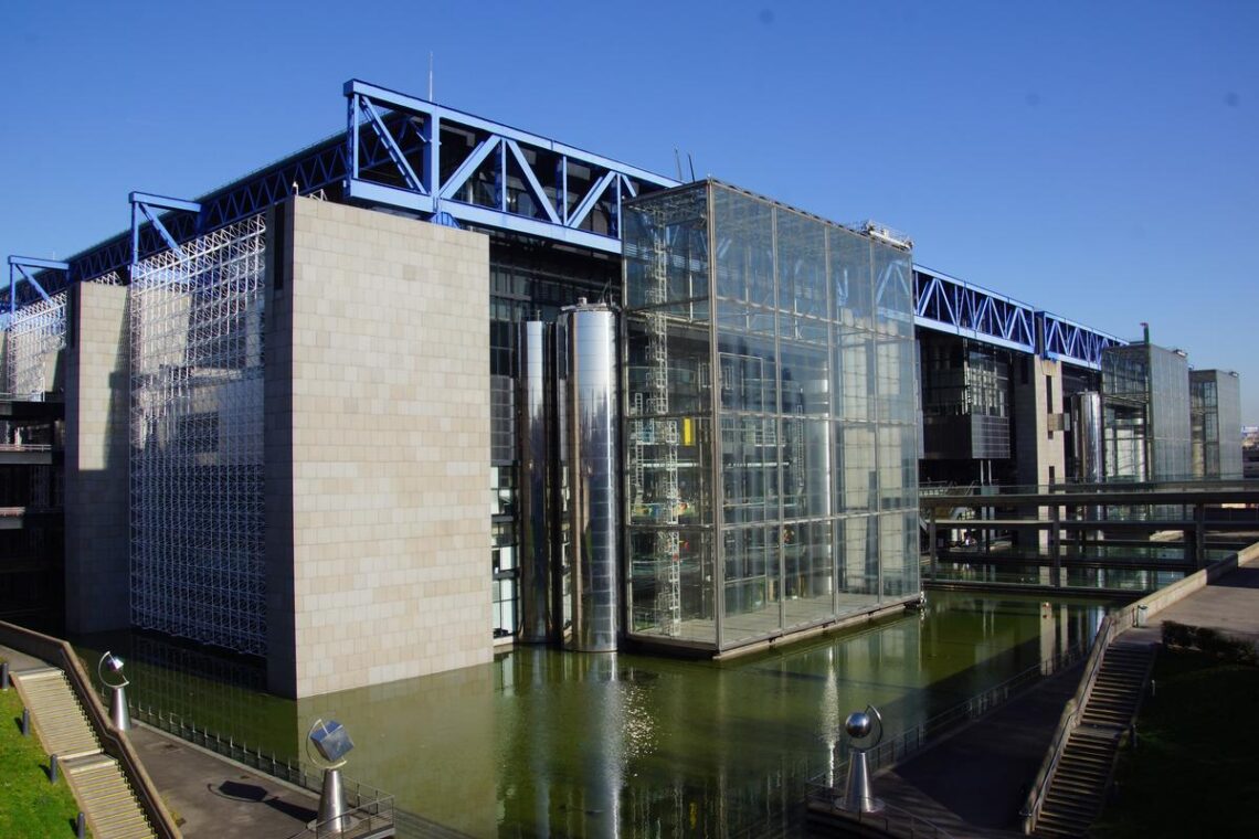 Cité of science, technology and industry la villette - façade structure - adrien fainsilber architect and peter rice structural engineer (rfr) - © nicolas janberg, 5 march 2014