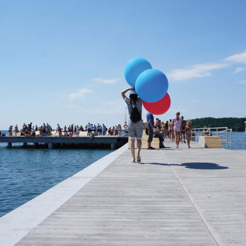 Bathing pier in askim bay / manofactory ab