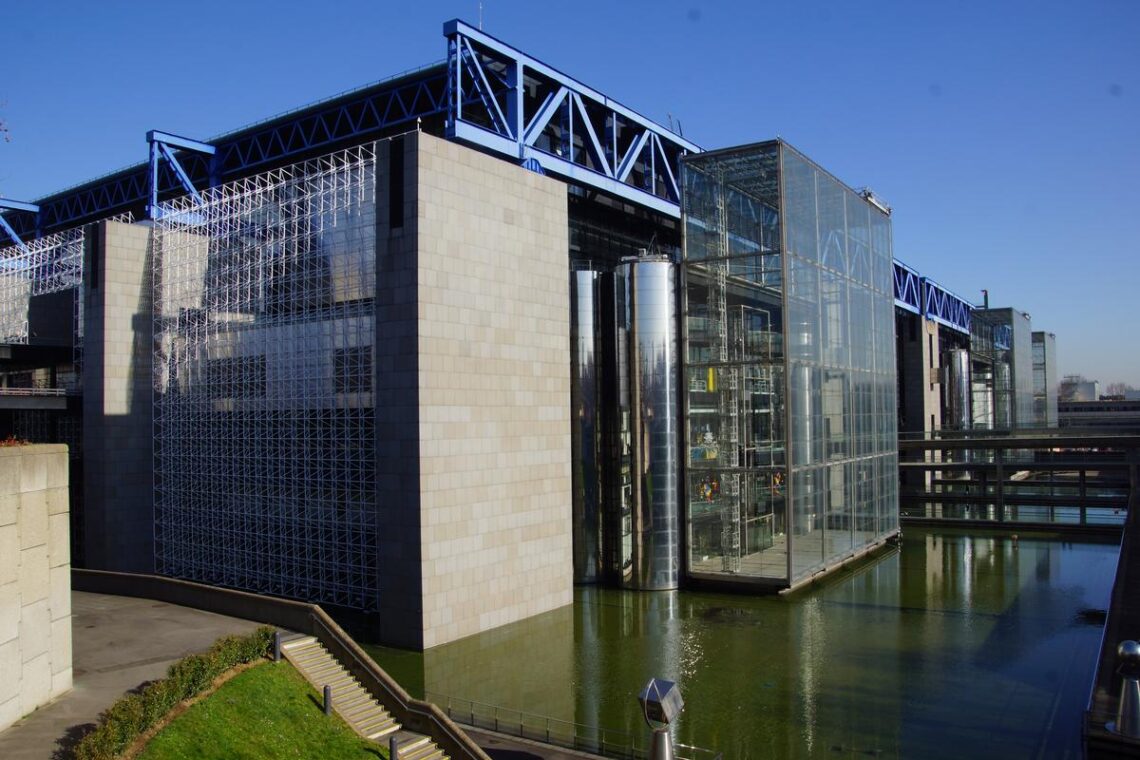 Cité of science, technology and industry la villette - façade structure - adrien fainsilber architect and peter rice structural engineer (rfr) - © nicolas janberg, 5 march 2014