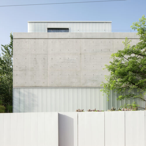 A concrete cut / pitsou kedem architects