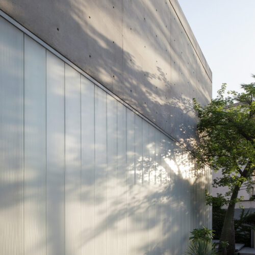 A concrete cut / pitsou kedem architects