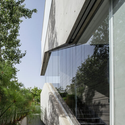 A concrete cut / pitsou kedem architects