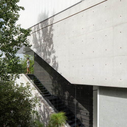 A concrete cut / pitsou kedem architects