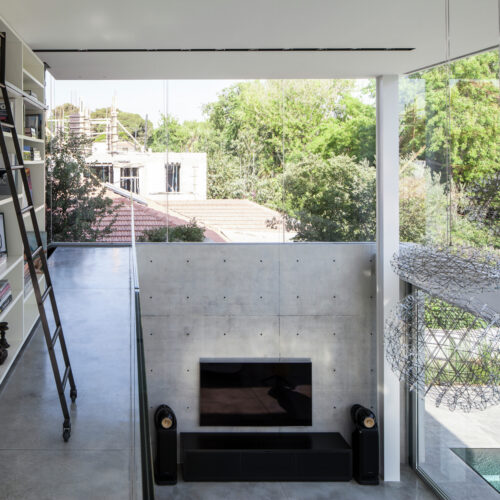 A concrete cut / pitsou kedem architects