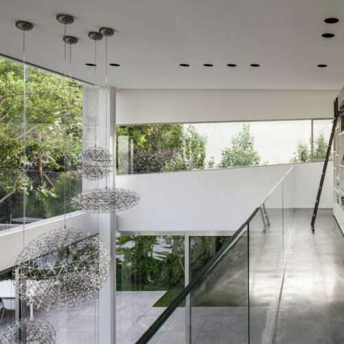 A concrete cut / pitsou kedem architects