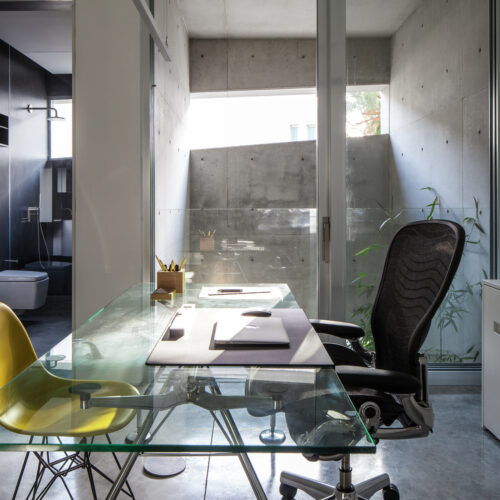 A concrete cut / pitsou kedem architects