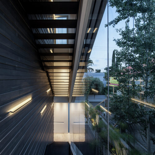 A concrete cut / pitsou kedem architects