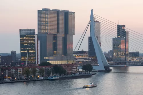 Rem koolhaas unveils de rotterdam: a dynamic city presence