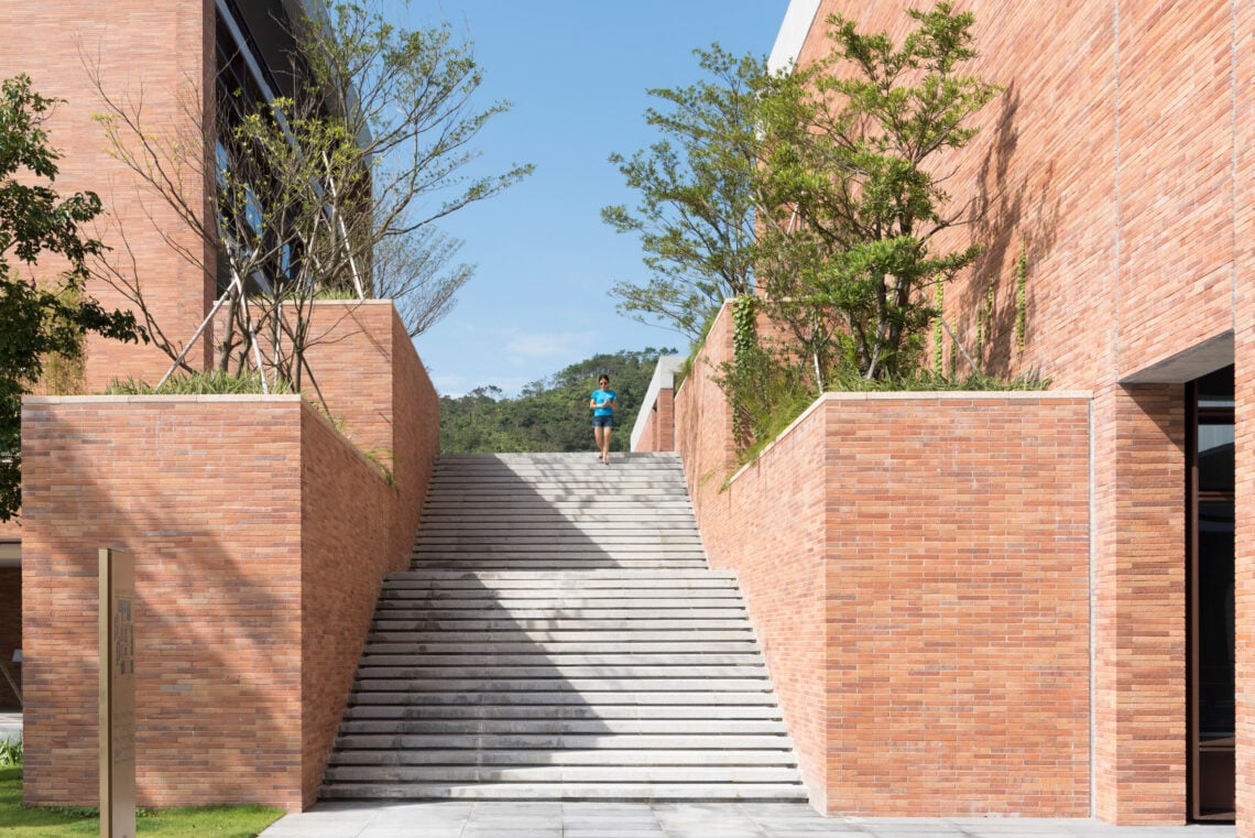 Foster + Partners uses extra-long bricks for Chinese university campus