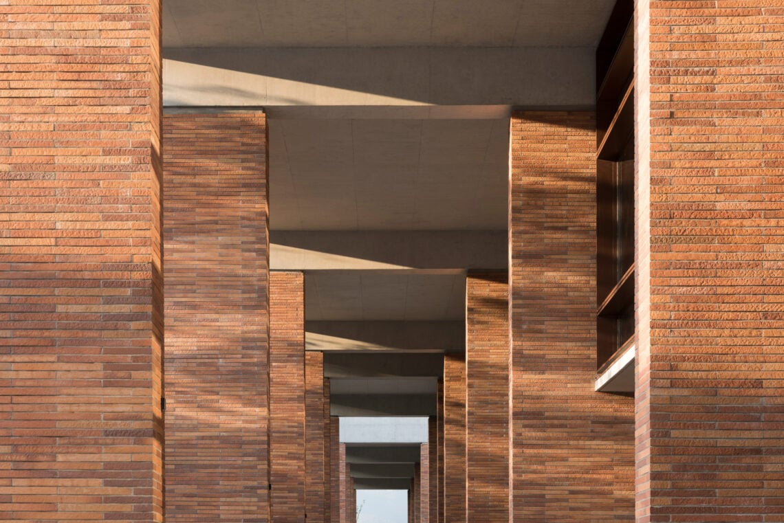 Foster + Partners uses extra-long bricks for Chinese university campus