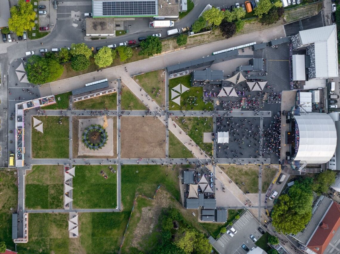 Garden of Communities Pavilion / Hello Wood