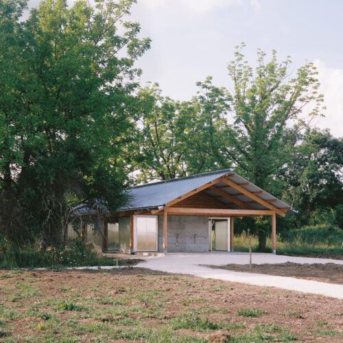 Shelter for gardeners / esnard sanz