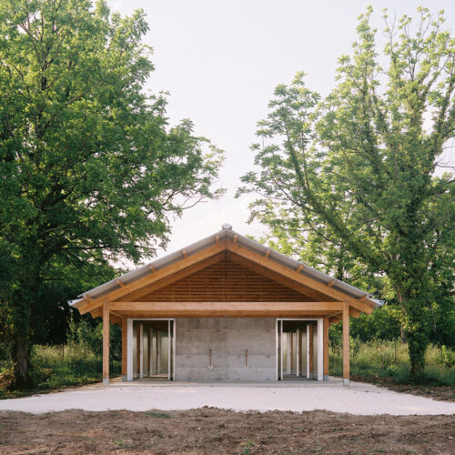 Shelter for gardeners / esnard sanz