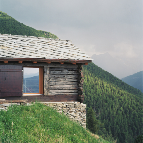 Shelter in the swiss alps / personeni raffaele schärer architectes