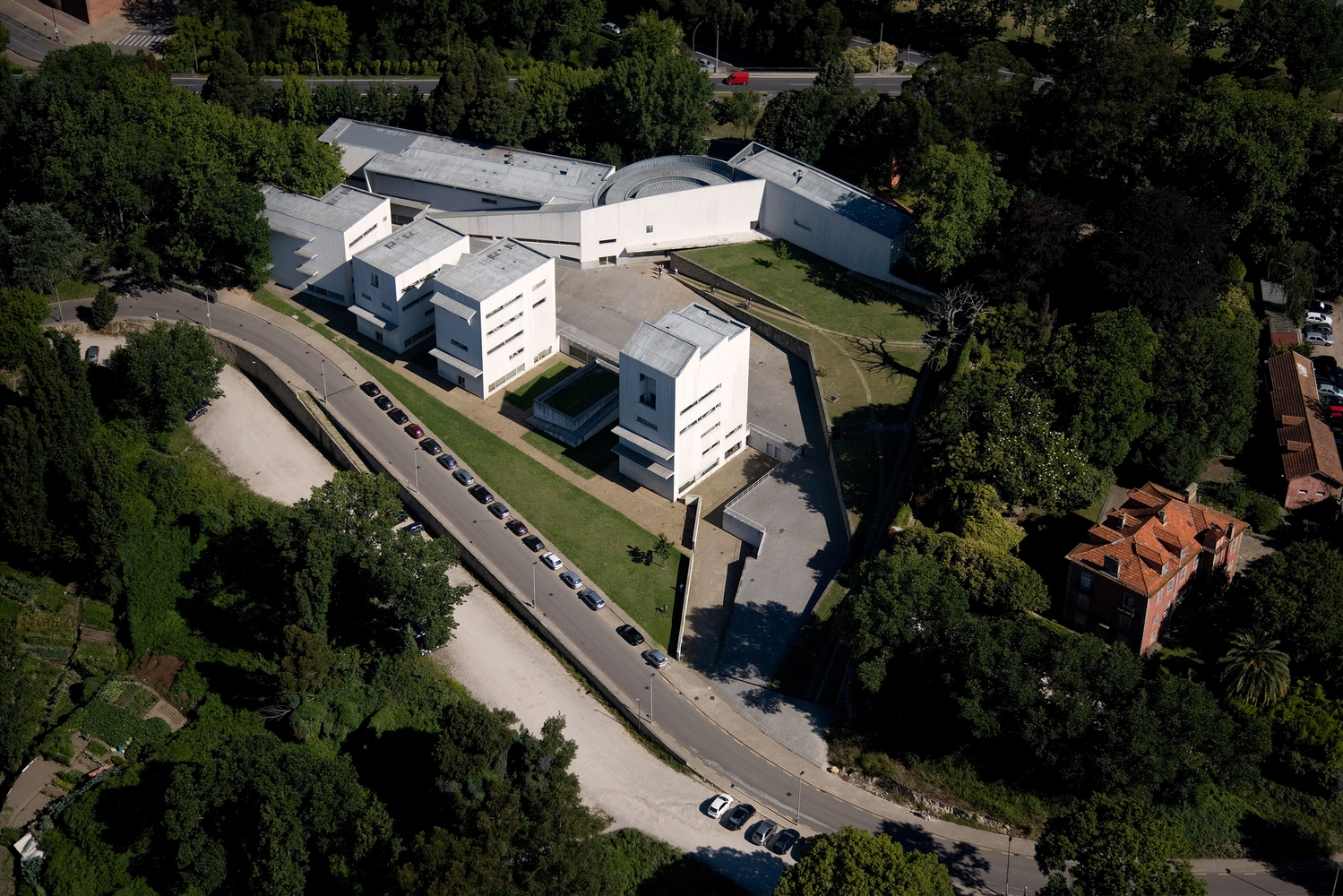 Exploring the University of Porto’s Faculty of Architecture Through Álvaro Siza’s Design, Captured by Fernando Guerra