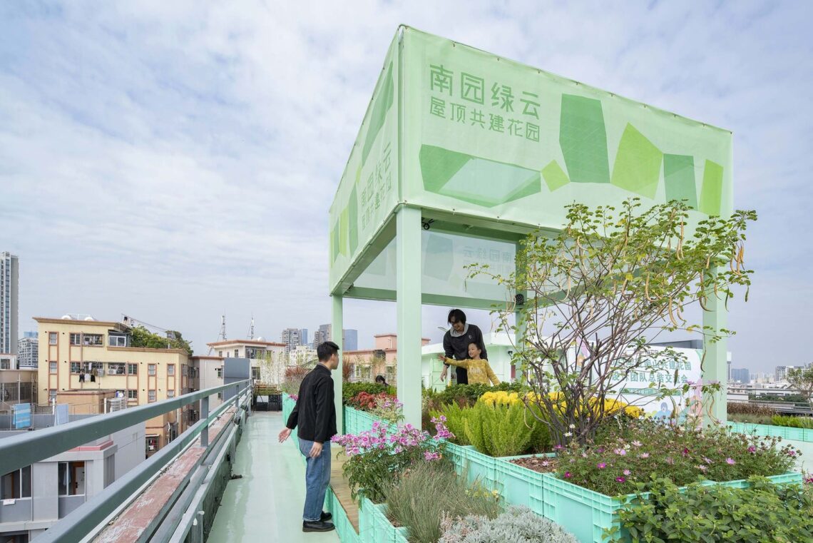 Co-build roof garden "green cloud garden" / 11architecture