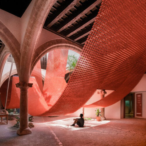 The Catenary and the Arc Installation / Manuel Bouzas + Santiago del Aguila