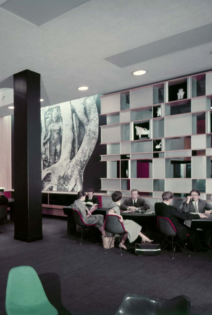 Air France agency in London designed by Charlotte Perriand. © Air France.