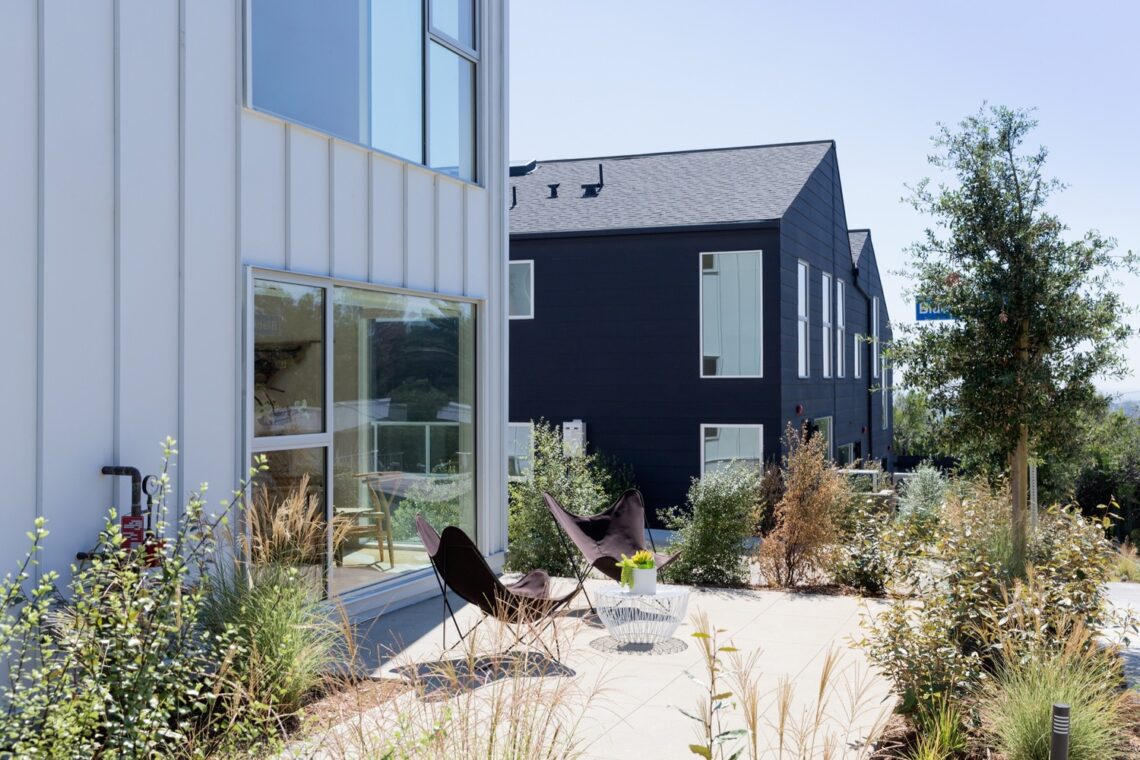 Blackbirds / bestor architecture