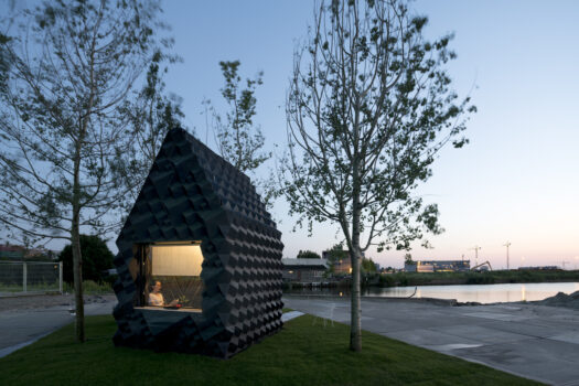 Urban cabin / dus architects