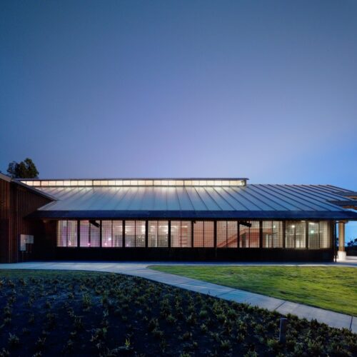 Seabury Hall Creative Arts Center / Flansburgh Architects