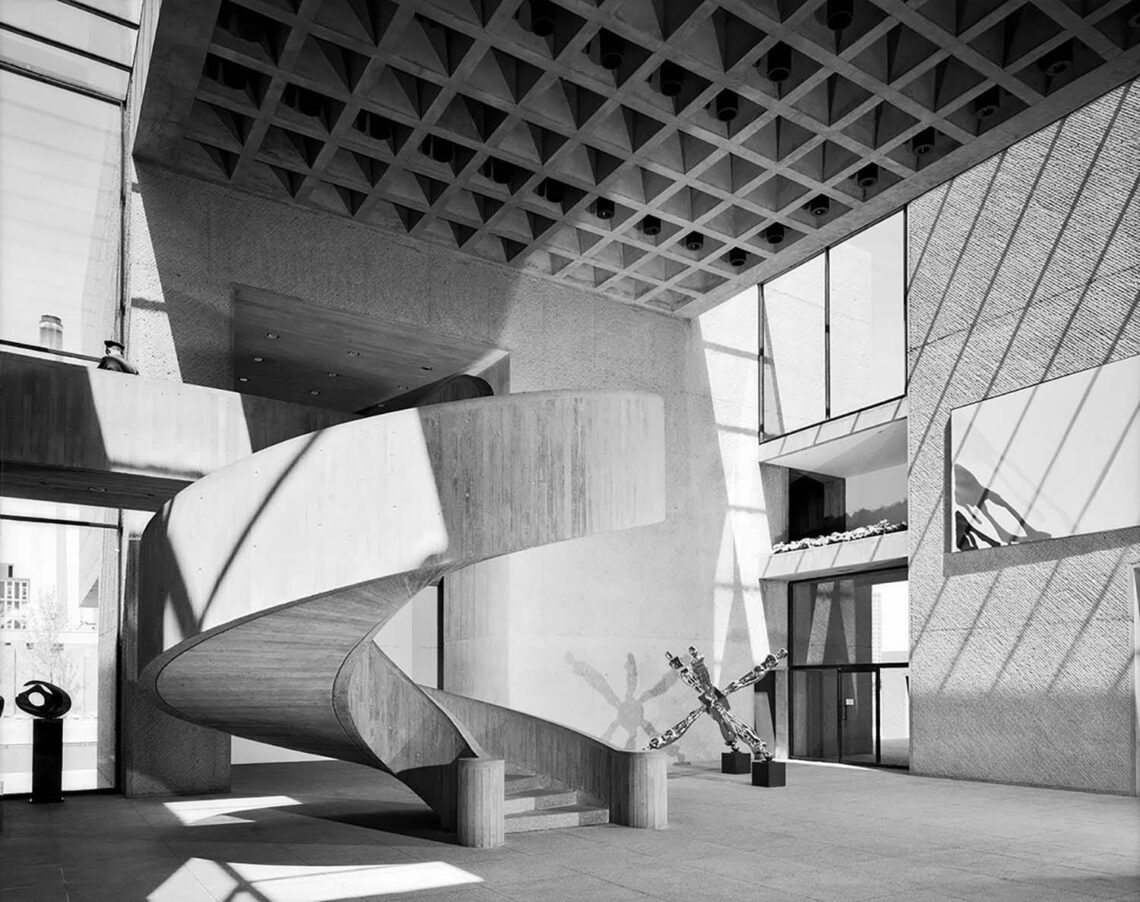 Coffered ceiling and spiral concrete interior staircase of the everson museum i. M. Pei