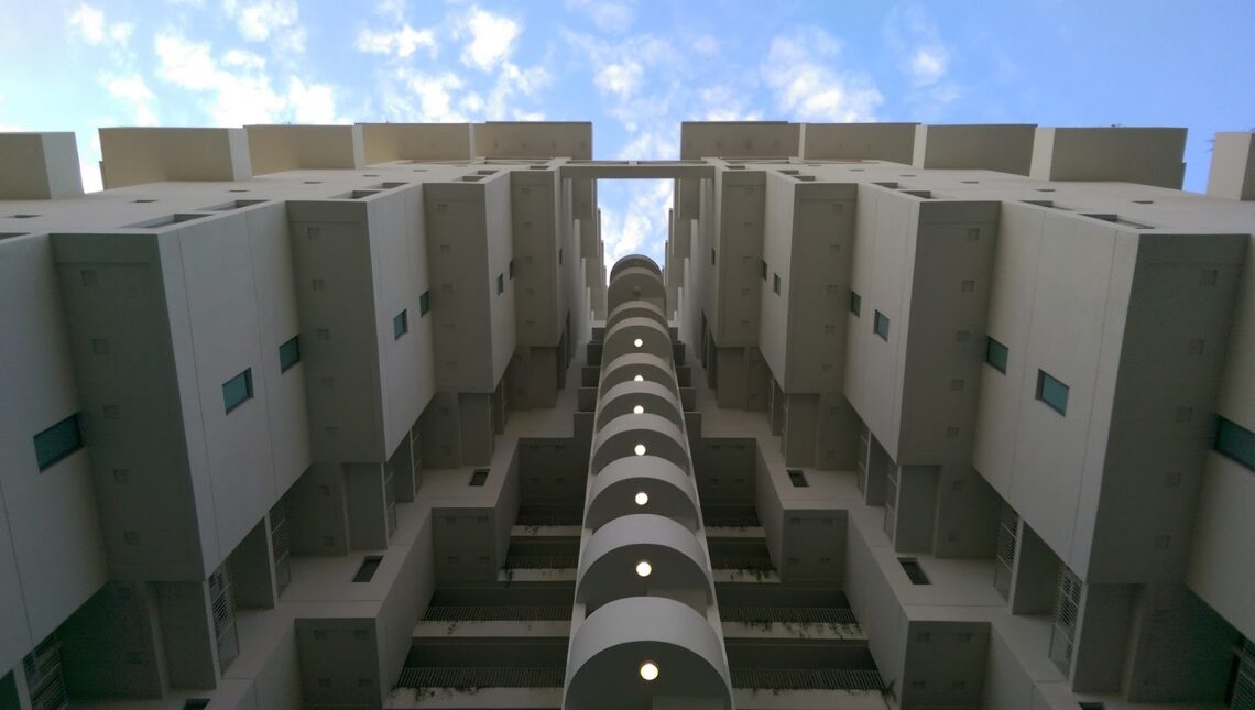 Sky habitat residential development / safdie architects