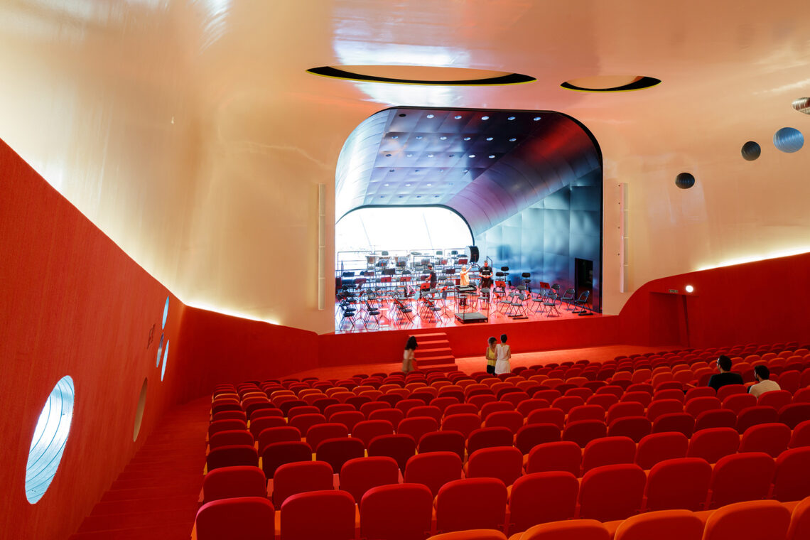 Plasencia Auditorium and Congress Center / Selgascano