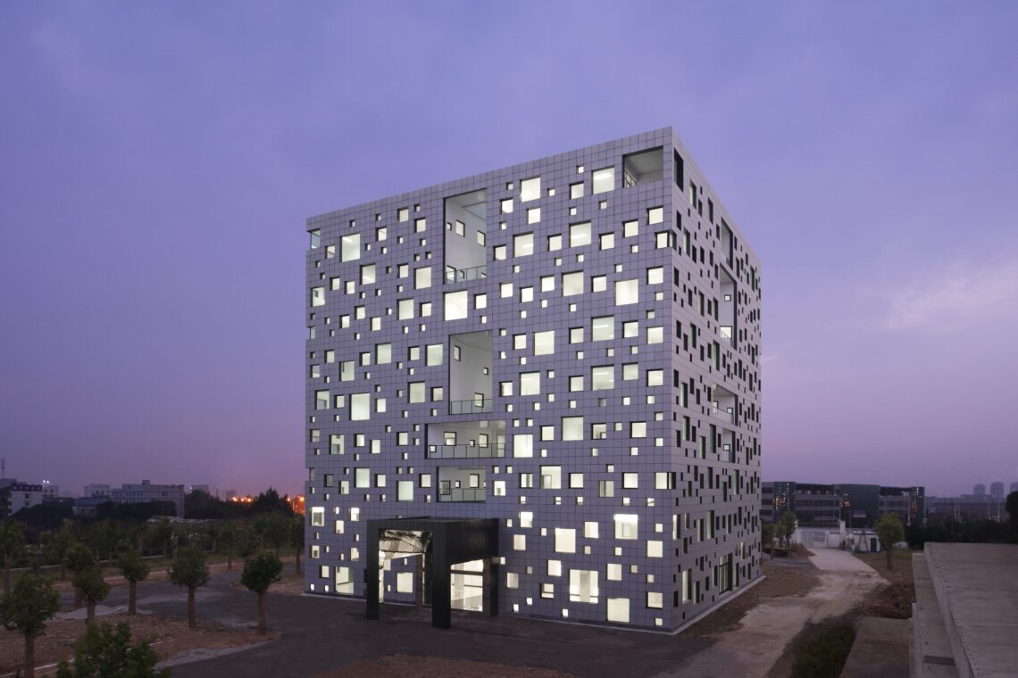 Cube tube in jinhua / sako architects