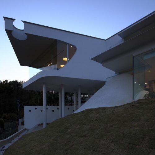 Mountains & Opening House / EASTERN Design Office