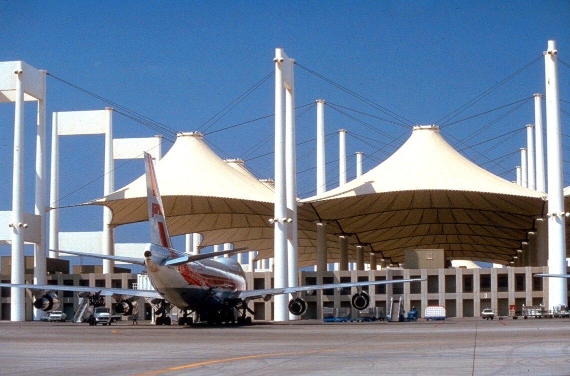 Hajj terminal - king abdulaziz international airport / som | classics on architecture lab