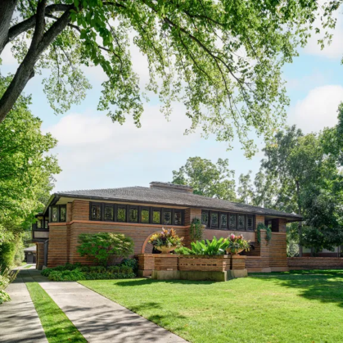 Exploring frank lloyd wright's architectural legacy in oak park, illinois