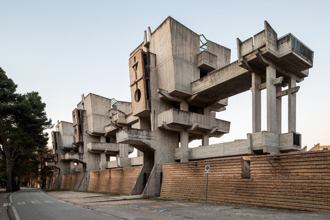 Cemetery extension in jesi, designed by leonardo ricci between 1984-1994, features a concrete structure with geometric forms. The project was completed posthumously. Image © stefano perego.