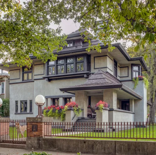 Exploring frank lloyd wright's architectural legacy in oak park, illinois