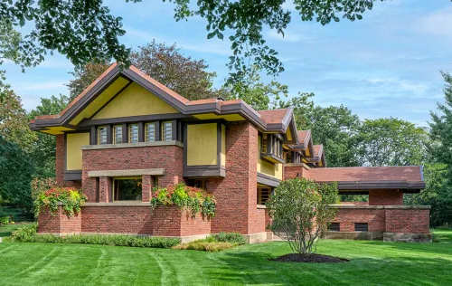 Exploring frank lloyd wright's architectural legacy in oak park, illinois