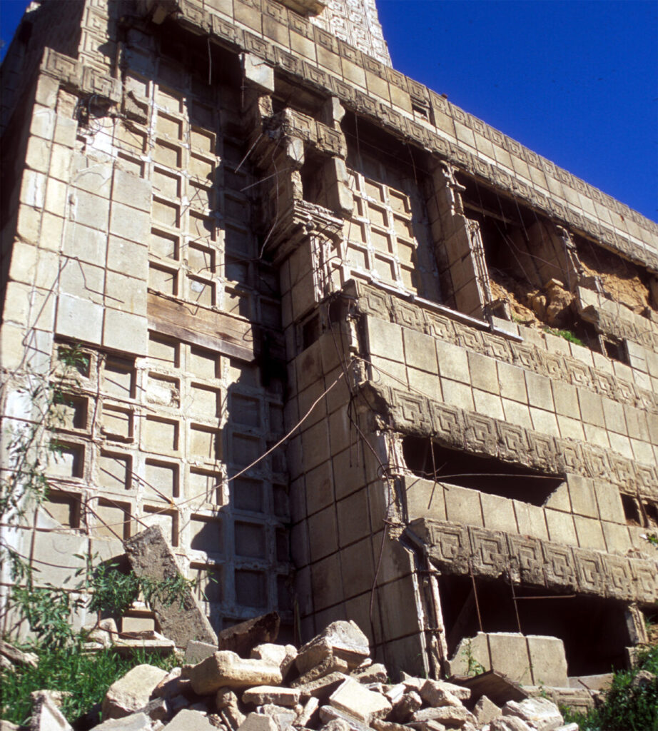 Ennis house in 2005, before restoration. © national trust for historic preservation