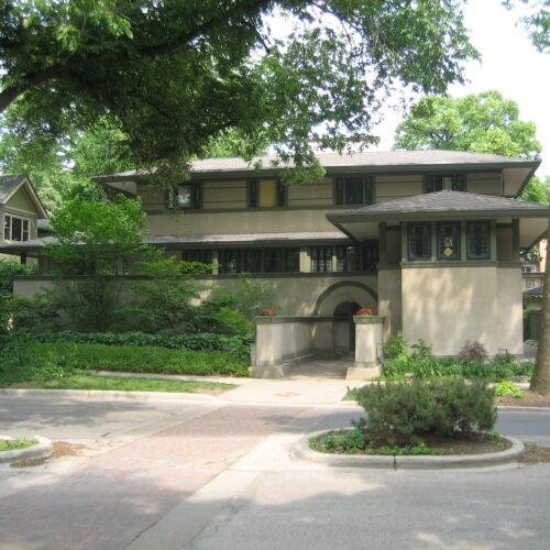 Exploring frank lloyd wright's architectural legacy in oak park, illinois