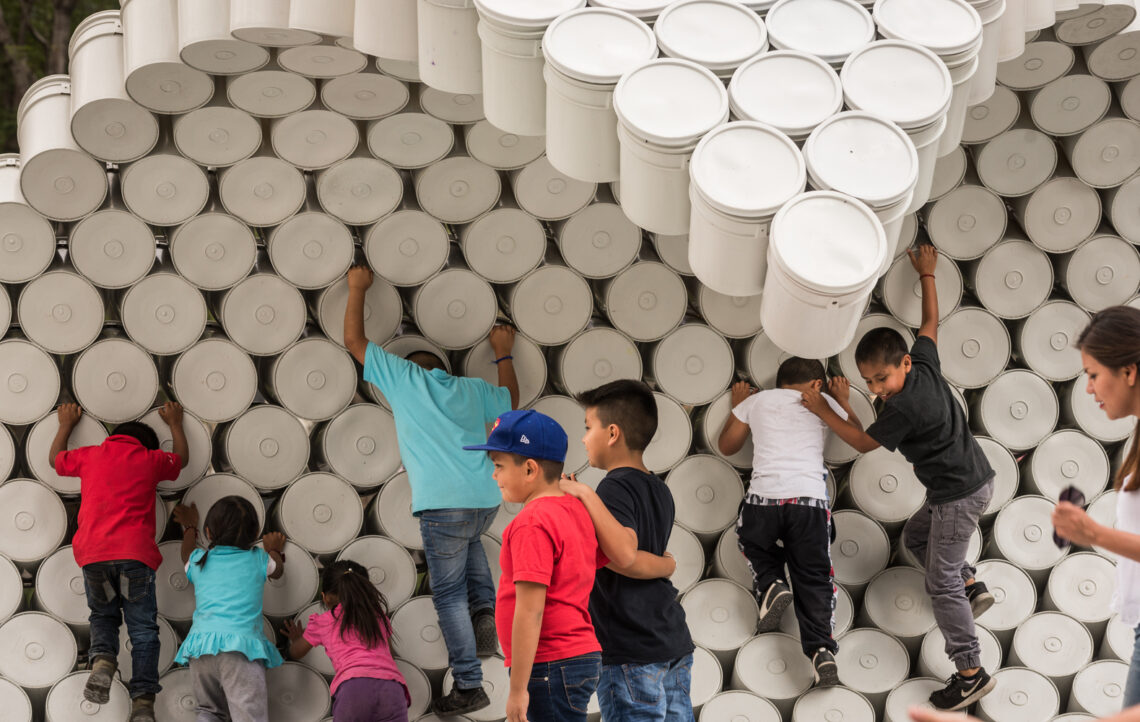 One bucket at a time / factor eficiencia + 5468796 architecture