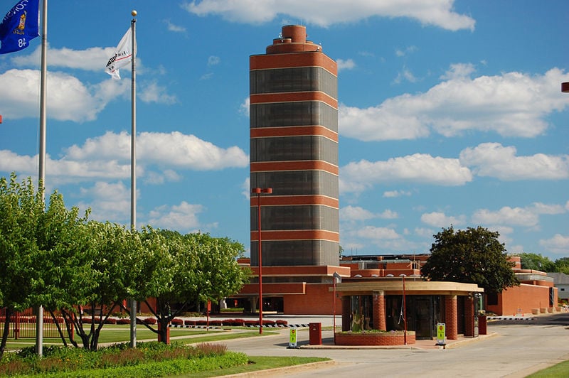 Frank Lloyd Wright's Architectural Feat: Supporting 60 Tons on A Lily Pad Columns at SC Johnson Headquarters