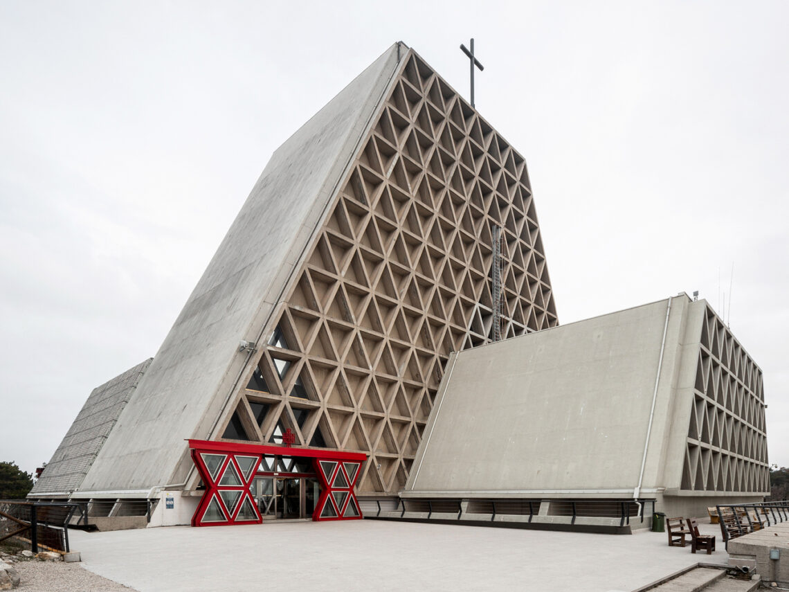 National temple to mary mother and queen trieste antonio guacci e sergio musmeci, 1965 © stefano perego.