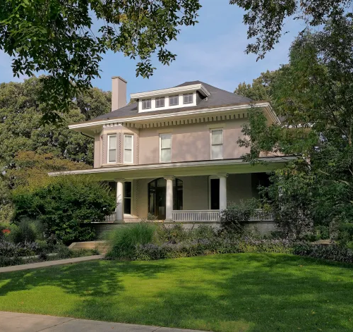 Exploring frank lloyd wright's architectural legacy in oak park, illinois