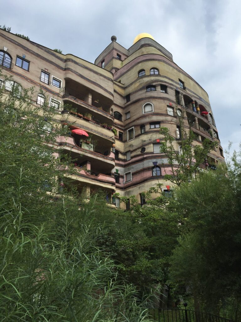 Waldspirale / friedensreich hundertwasser