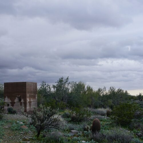 Architecture students builds rammed-earth shelter at frank lloyd wright's taliesin desert campus