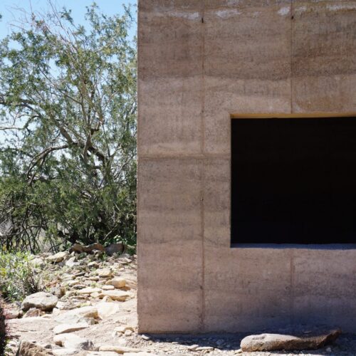 Architecture students builds rammed-earth shelter at frank lloyd wright's taliesin desert campus