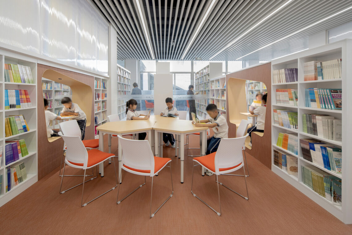 Shanghai conservatory of music experimental school hebi branch library interior renovation / urbanus