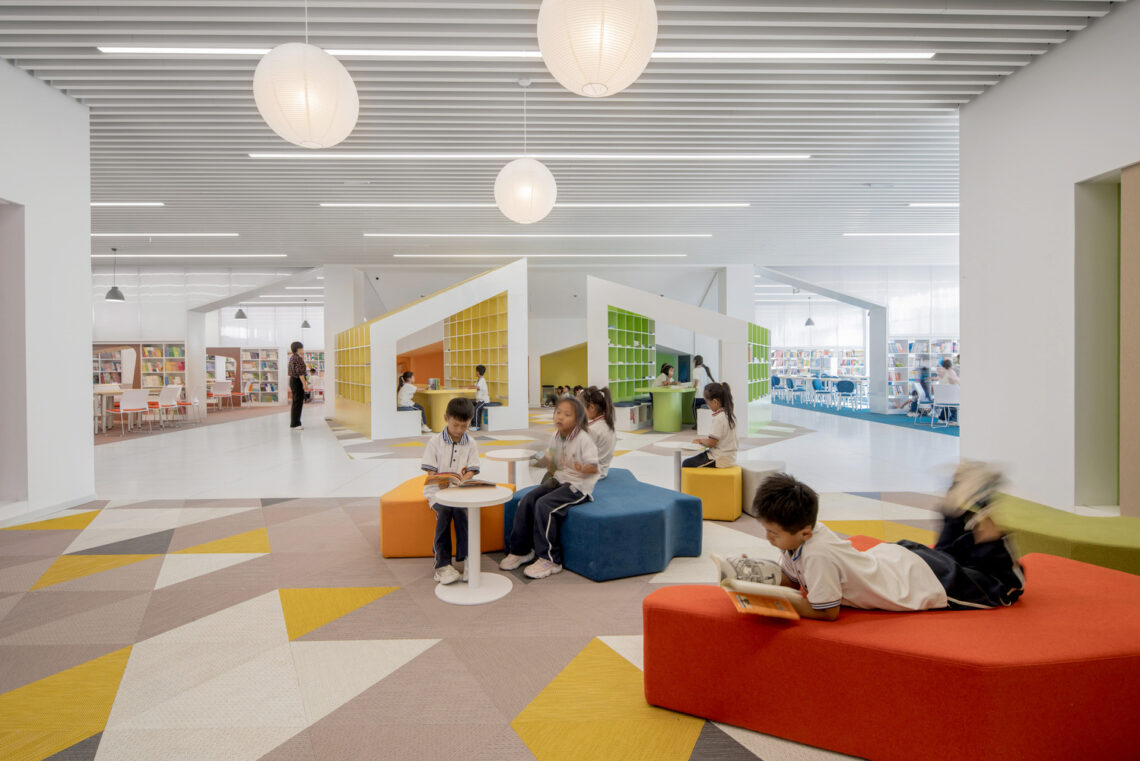 Shanghai conservatory of music experimental school hebi branch library interior renovation / urbanus