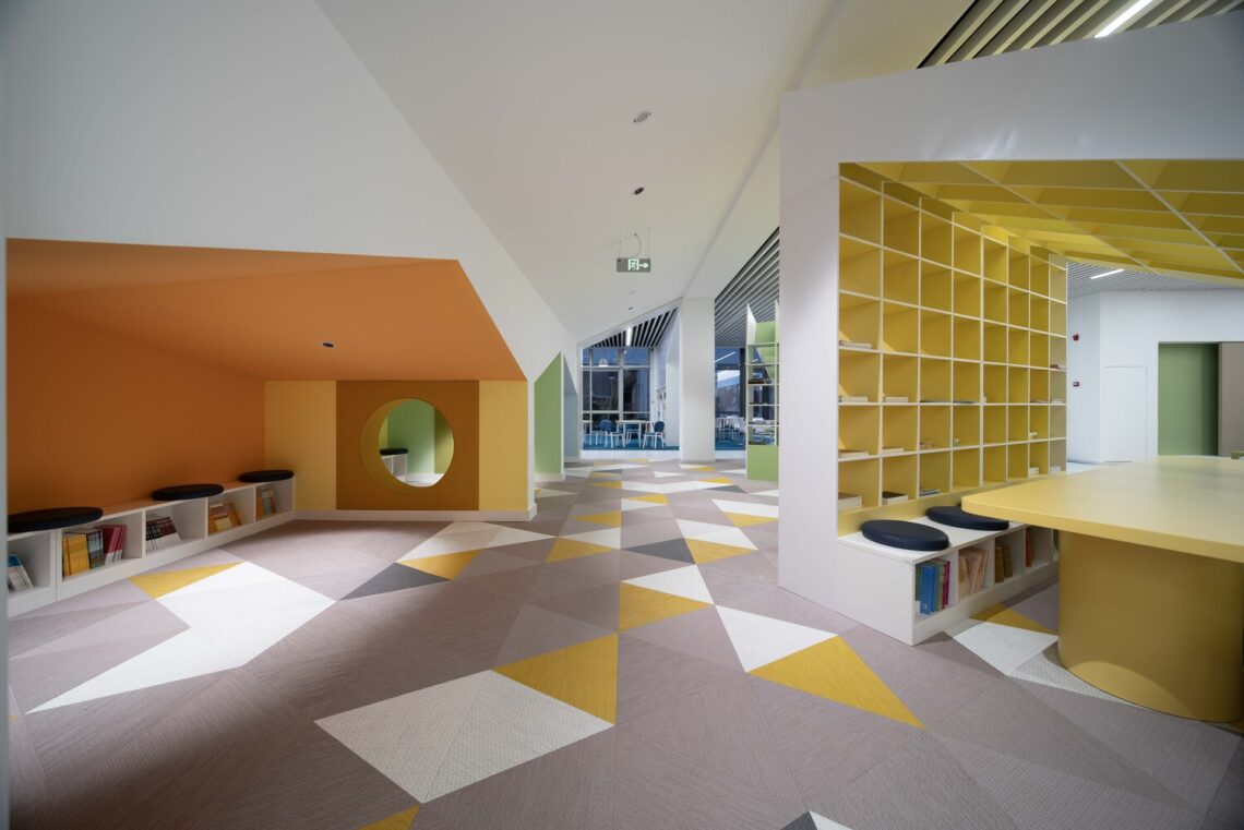 Shanghai conservatory of music experimental school hebi branch library interior renovation / urbanus