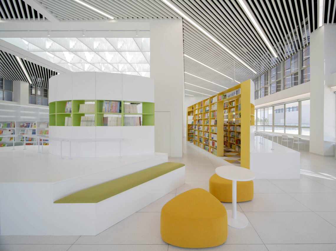 Shanghai conservatory of music experimental school hebi branch library interior renovation / urbanus