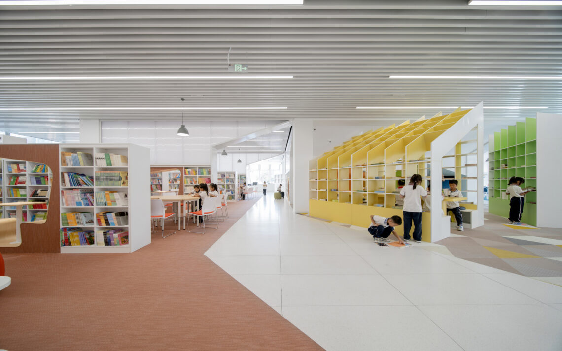 Shanghai conservatory of music experimental school hebi branch library interior renovation / urbanus